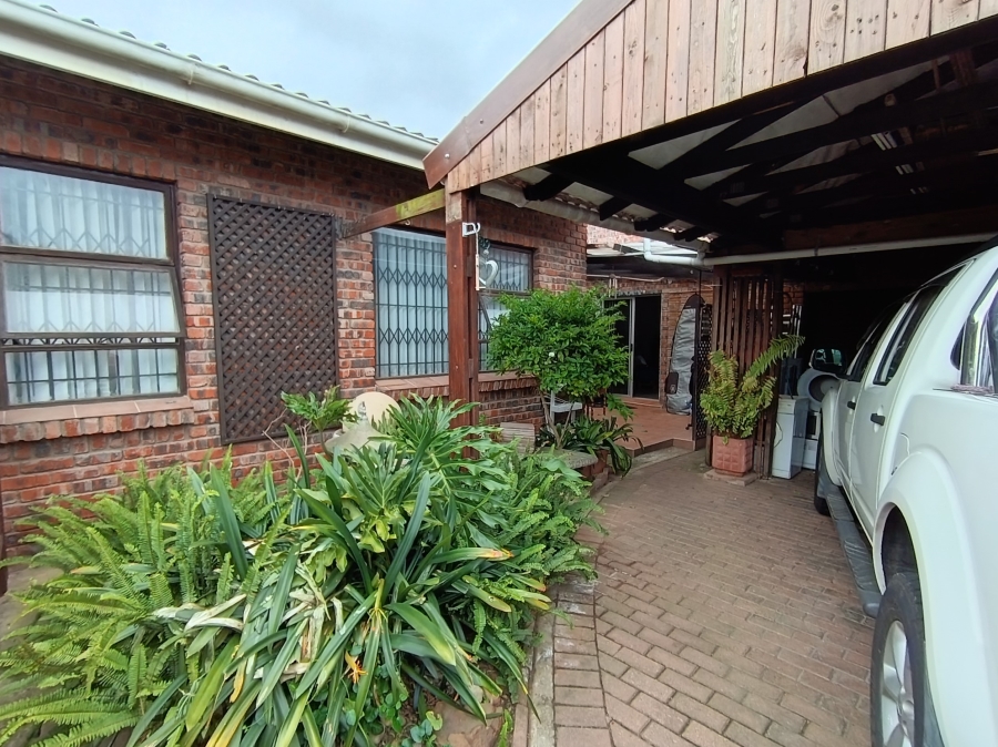 5 Bedroom Property for Sale in Noorsekloof Eastern Cape